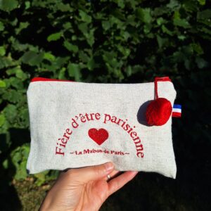 Les pochettes brodées Fière d'être parisienne