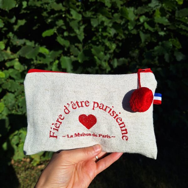 Les pochettes brodées Fière d'être parisienne